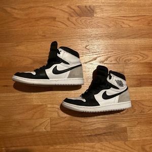 Jordan 1 Retro High OG (Size 9)